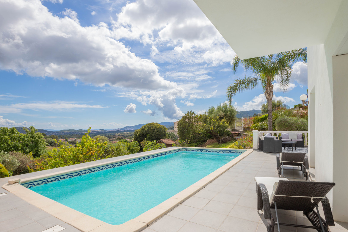 Villa de 3 logements avec piscine et vue dégagée - Afa - Photo #32
