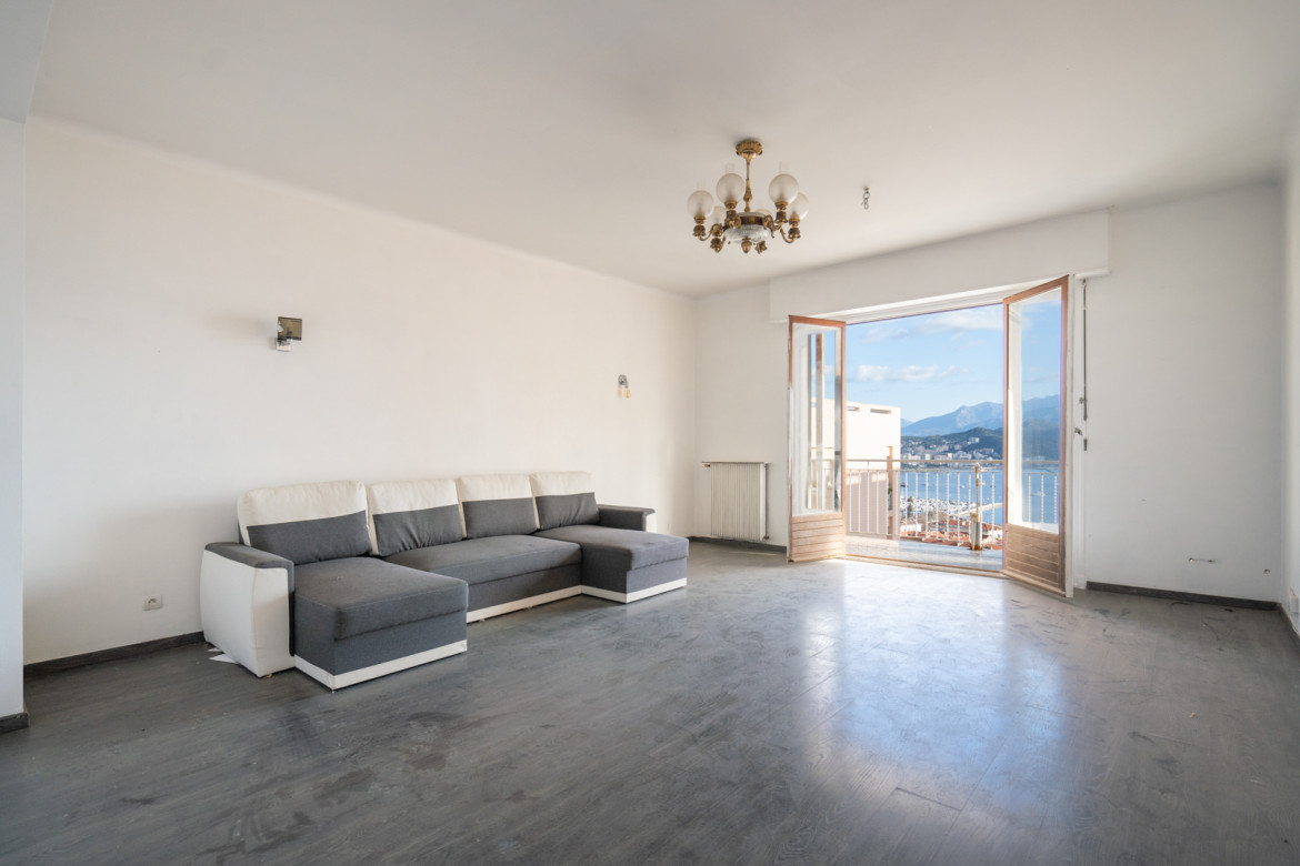 T4 à rénover avec toit terrasse - Photo #1