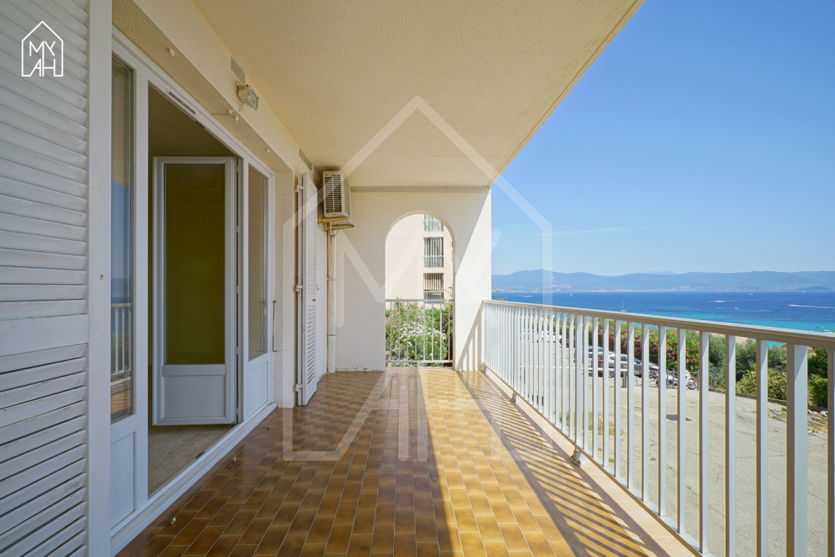 T4 à rénover vue mer - Photo #12