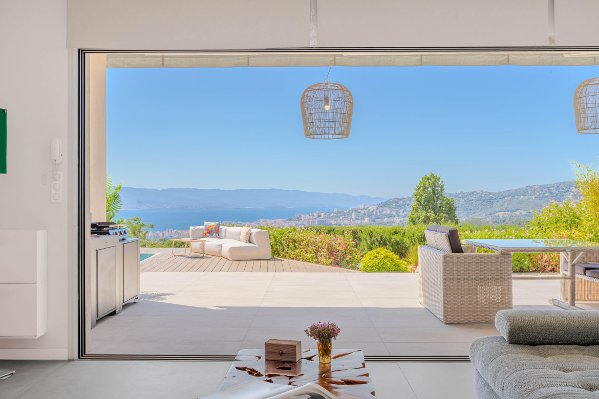 Villa moderne surplombant Ajaccio, vue imprenable - Photo #0