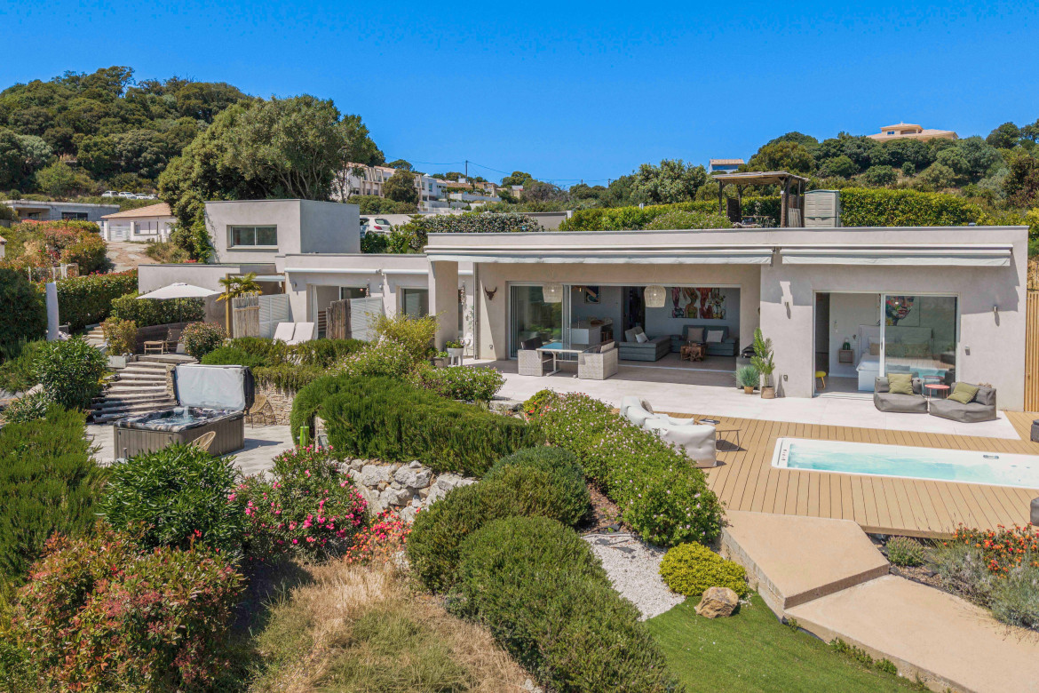 Villa moderne surplombant Ajaccio, vue imprenable - Photo #2