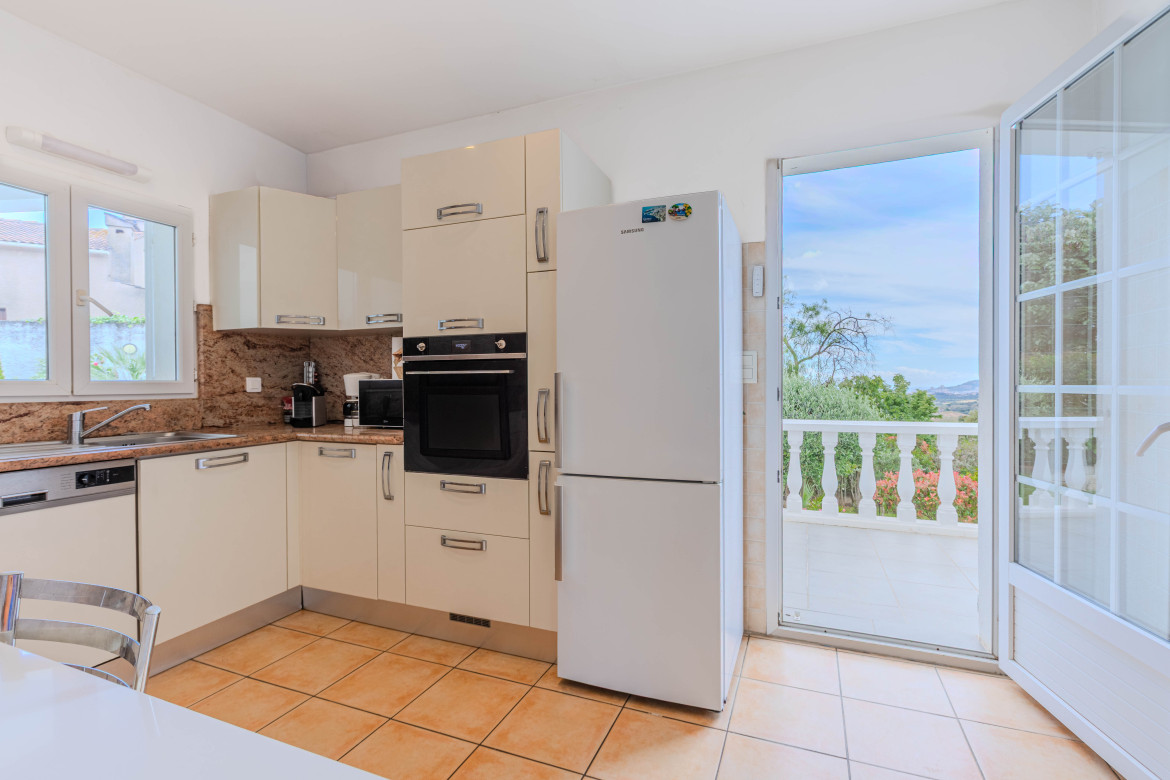 Villa de 3 logements avec piscine et vue dégagée - Afa - Photo #18