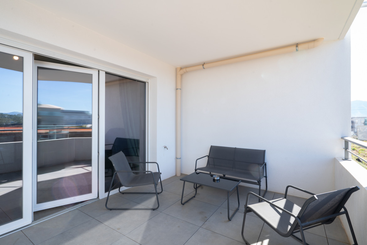 Studio loué, immeuble récent - Photo #2