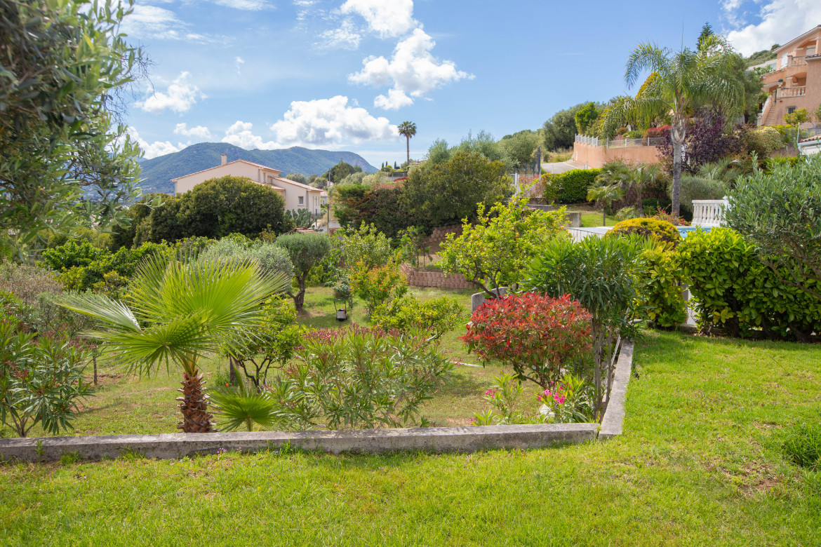 Villa de 3 logements avec piscine et vue dégagée - Afa - Photo #30