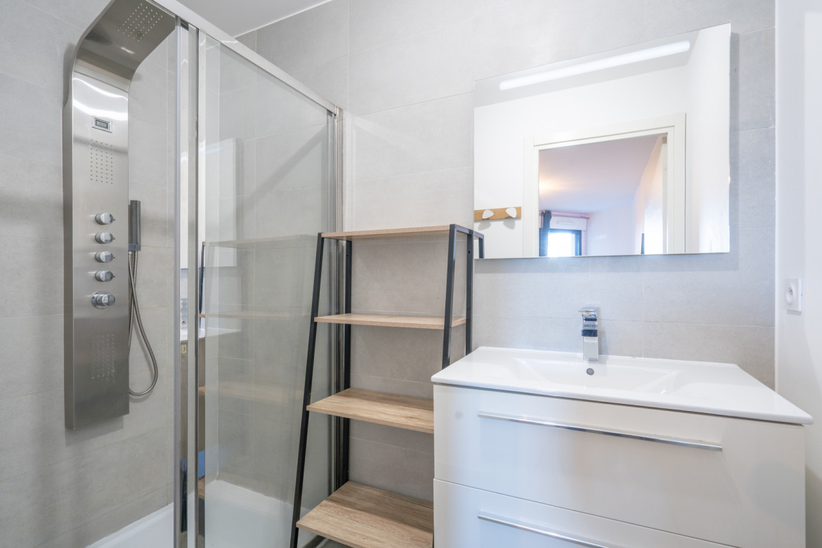 T2 récent avec terrasse - Photo #11