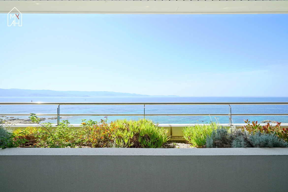 T3 de standing avec grande terrasse - Photo #12