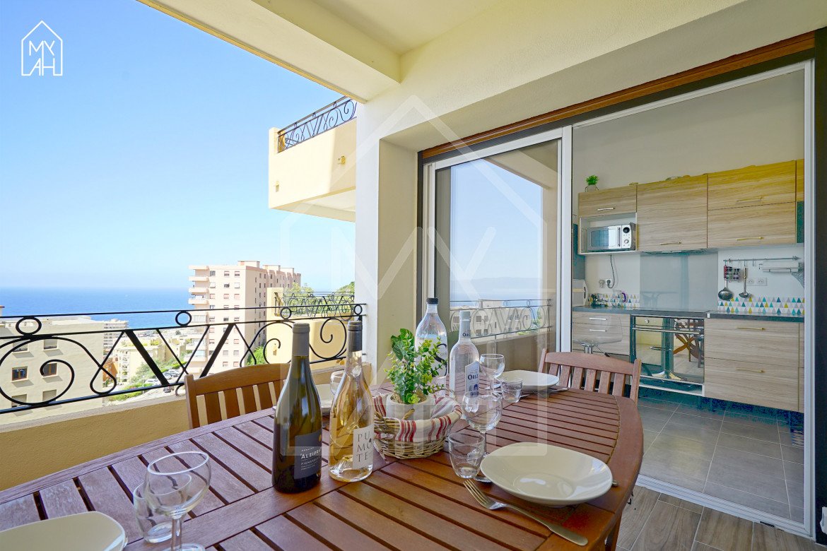 T3 entièrement rénové avec vue mer - Photo #7