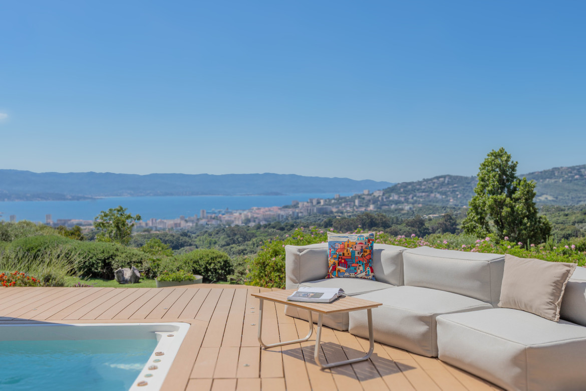 Villa moderne surplombant Ajaccio, vue imprenable - Photo #1
