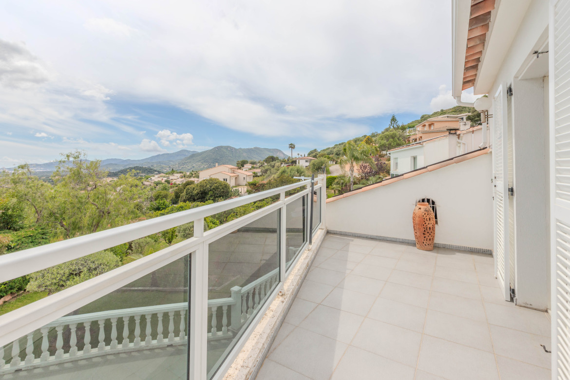 Villa de 3 logements avec piscine et vue dégagée - Afa - Photo #29