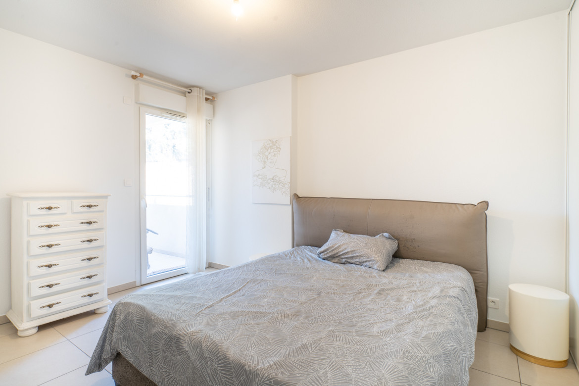 T2 avec terrasse dans résidence fermée - Photo #5