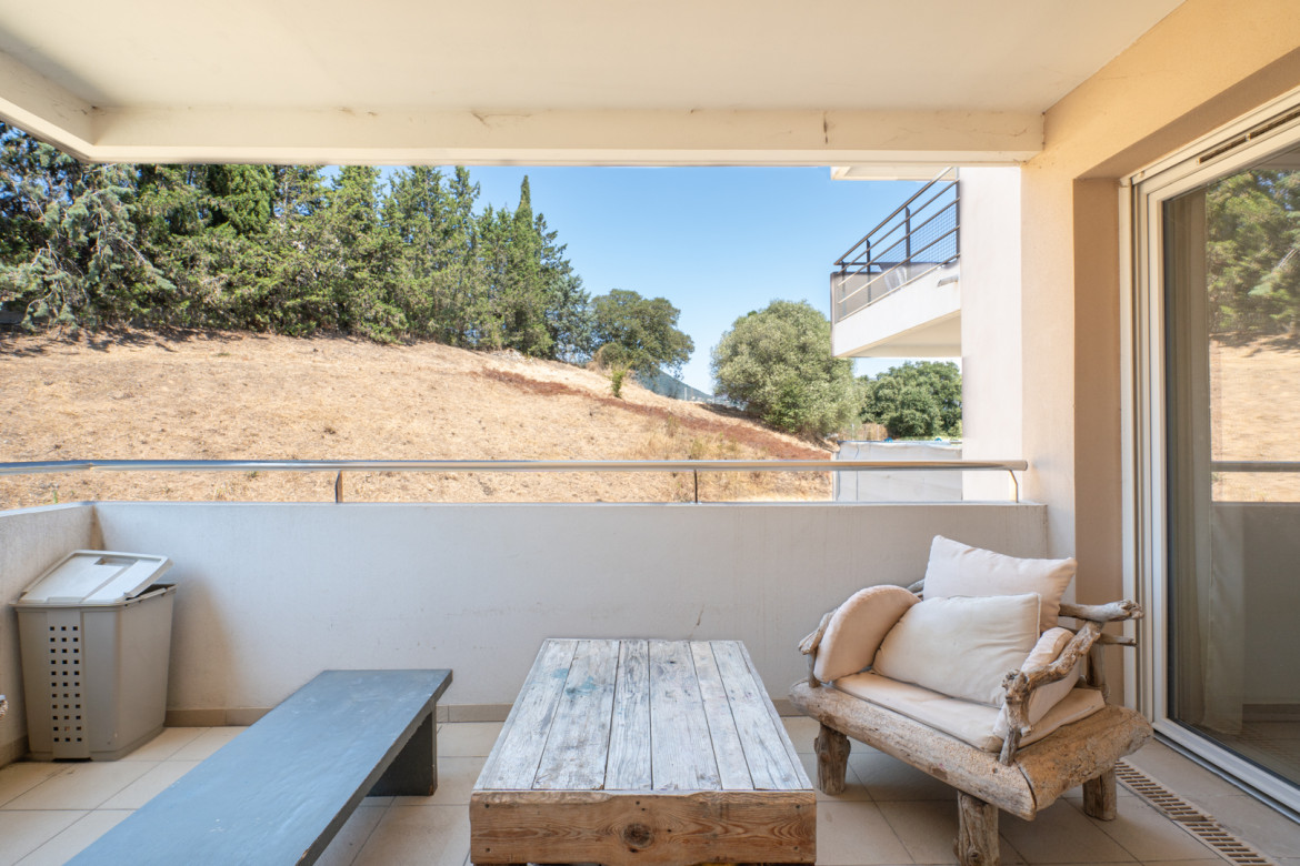 T2 avec terrasse dans résidence fermée - Photo #4