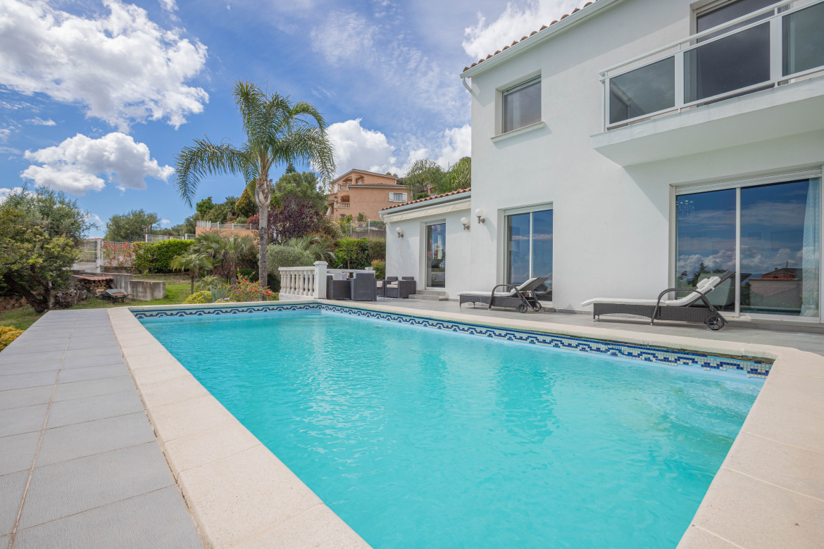 Villa de 3 logements avec piscine et vue dégagée - Afa - Photo #31
