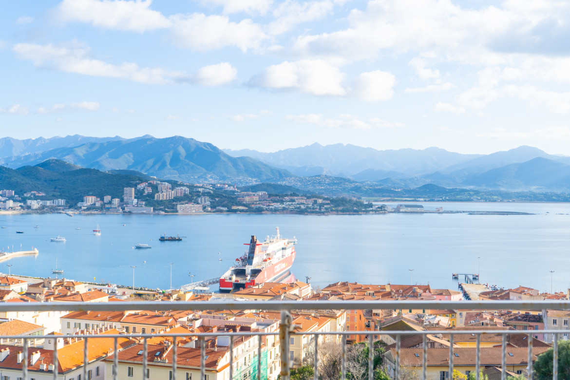 T4 à rénover avec toit terrasse - Photo #4