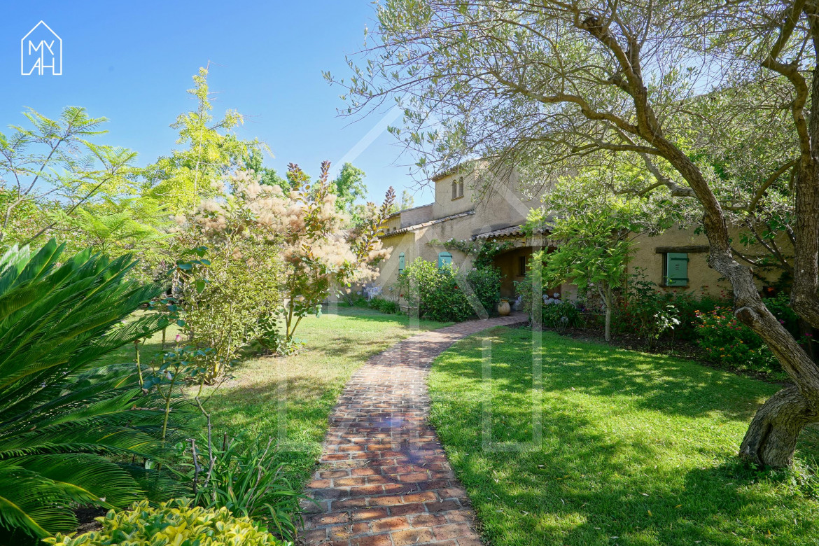 Maison exceptionnelle au bord de l'eau - Photo #4