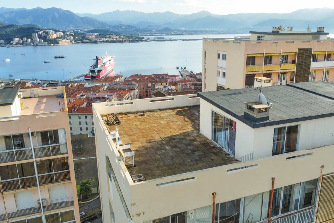 T4 à rénover avec toit terrasse - Photo #14