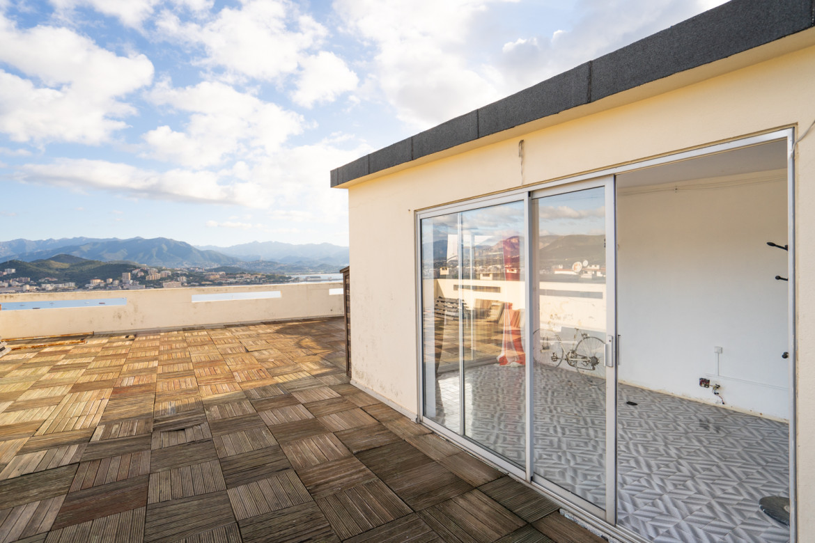 T4 à rénover avec toit terrasse - Photo #10