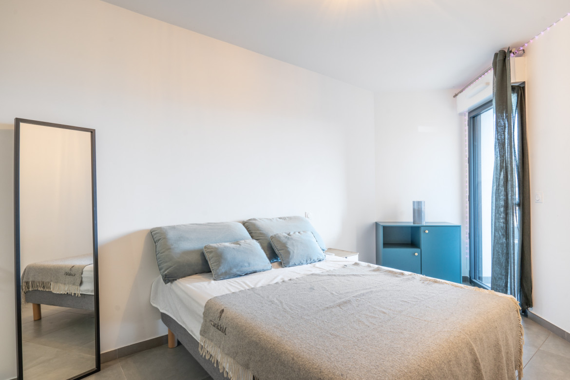 T2 récent avec terrasse - Photo #9