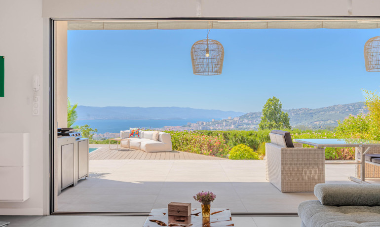 Ventes - Villa moderne surplombant Ajaccio, vue imprenable - Villa/Maison - AJACCIO