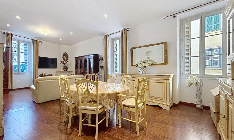 Ventes - Grand T3/4 Boulevard Sampiero - T3 - AJACCIO