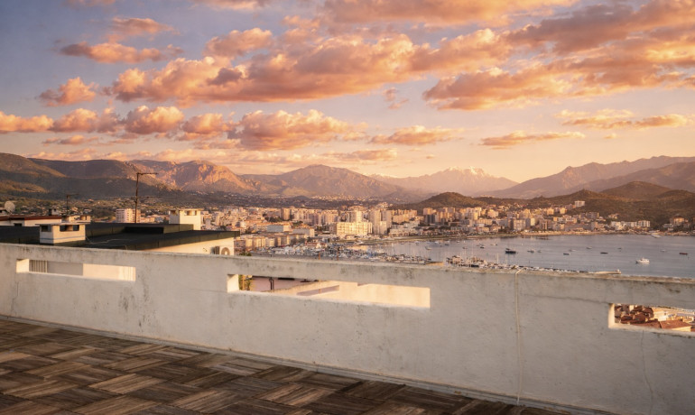 Ventes - T4 à rénover avec toit terrasse - T4 et + - AJACCIO