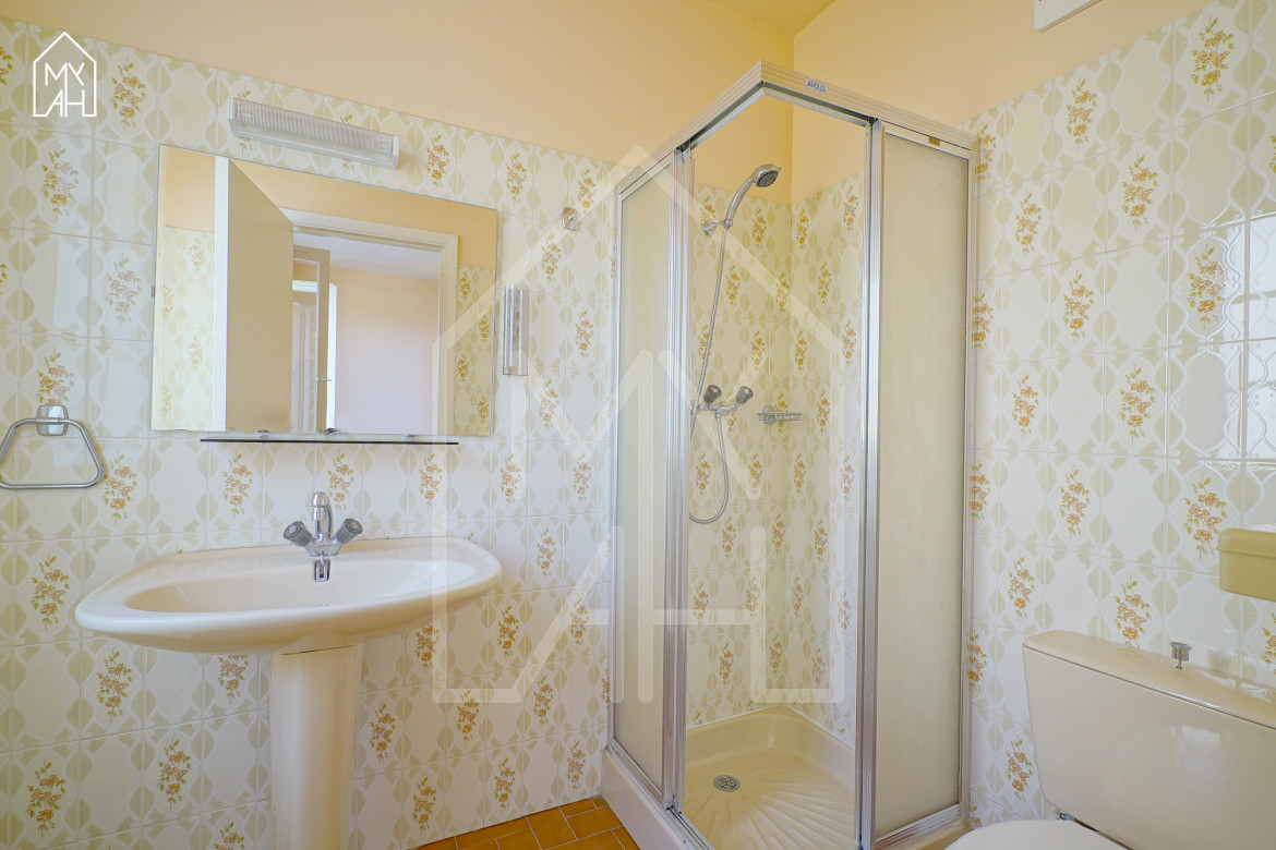 T4 à rénover vue mer - Photo #7