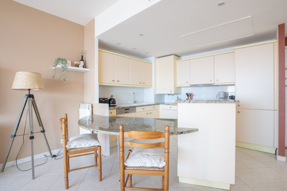 VICTORIA - Photo #10