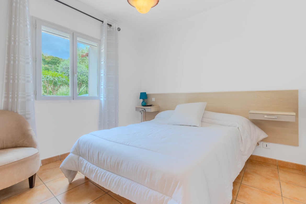 Villa de 3 logements avec piscine et vue dégagée - Afa - Photo #19